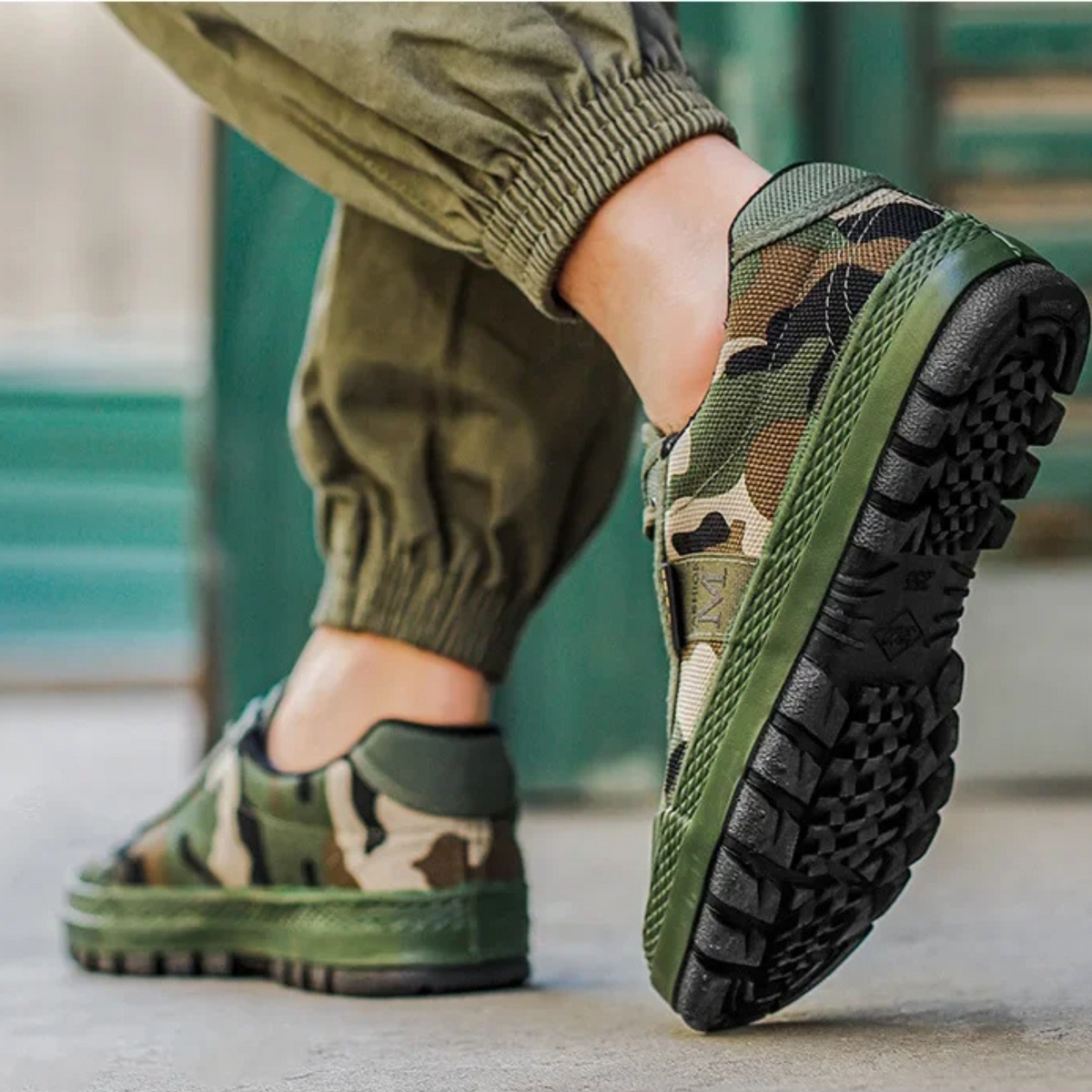 Men's Printed Grip Trainers